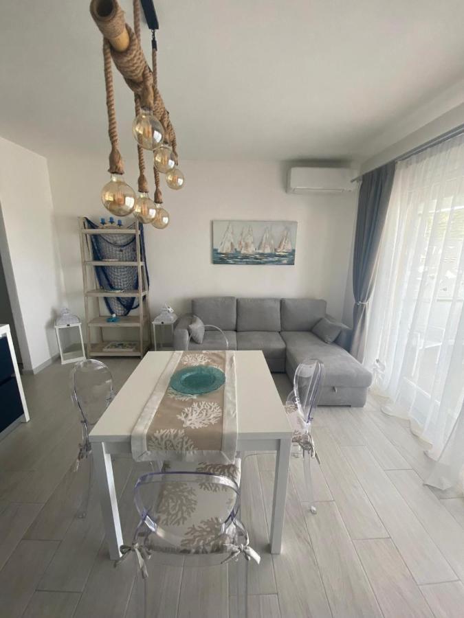 Aqua Life Luxury Apartment อาร์ซาเคนา ภายนอก รูปภาพ